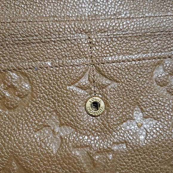LV Curieuse Long Wallet - Picture 5 of 9